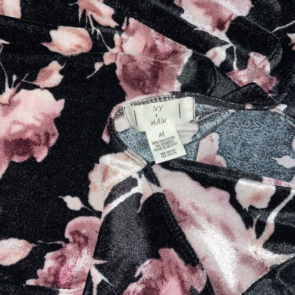 NWOT Ivy & Main Pretty Feminine Flower Velvety Mini Dress Open Back Tie Up Cute​ - Picture 7 of 7